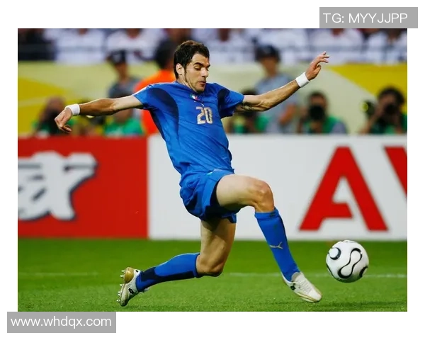 足球宝贝引发话题的球星是谁 揭秘背后的故事与影响