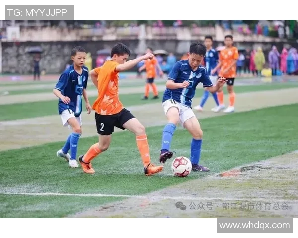 足球星校草闪耀青春绿茵谱写热血追梦成长篇章