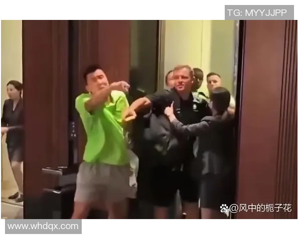 足球球星赛场落泪动人瞬间引发球迷热议情感共鸣